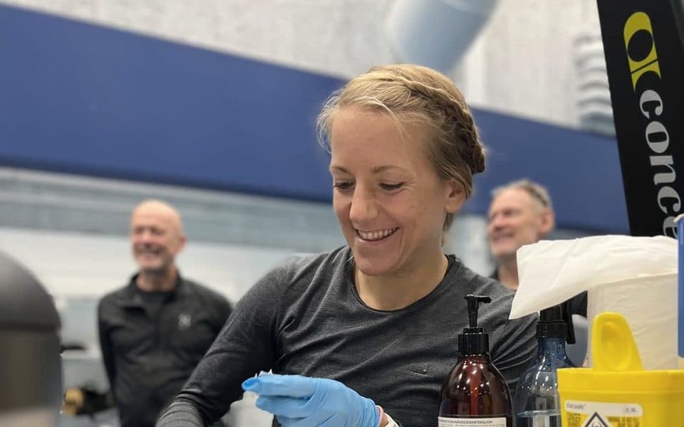 En student tar ett laktatprov under Endurance Coach-utbildningen